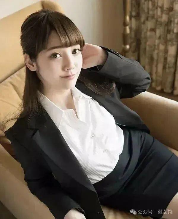 摆摊后，全城大哥都来给我打下手
